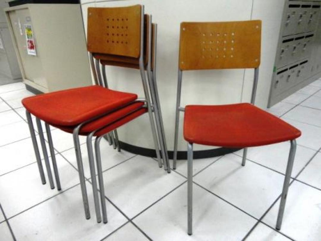 ■【セット商品】洒落たスタッキングチェア　4脚セット【会議チェア】
                                    中古
            