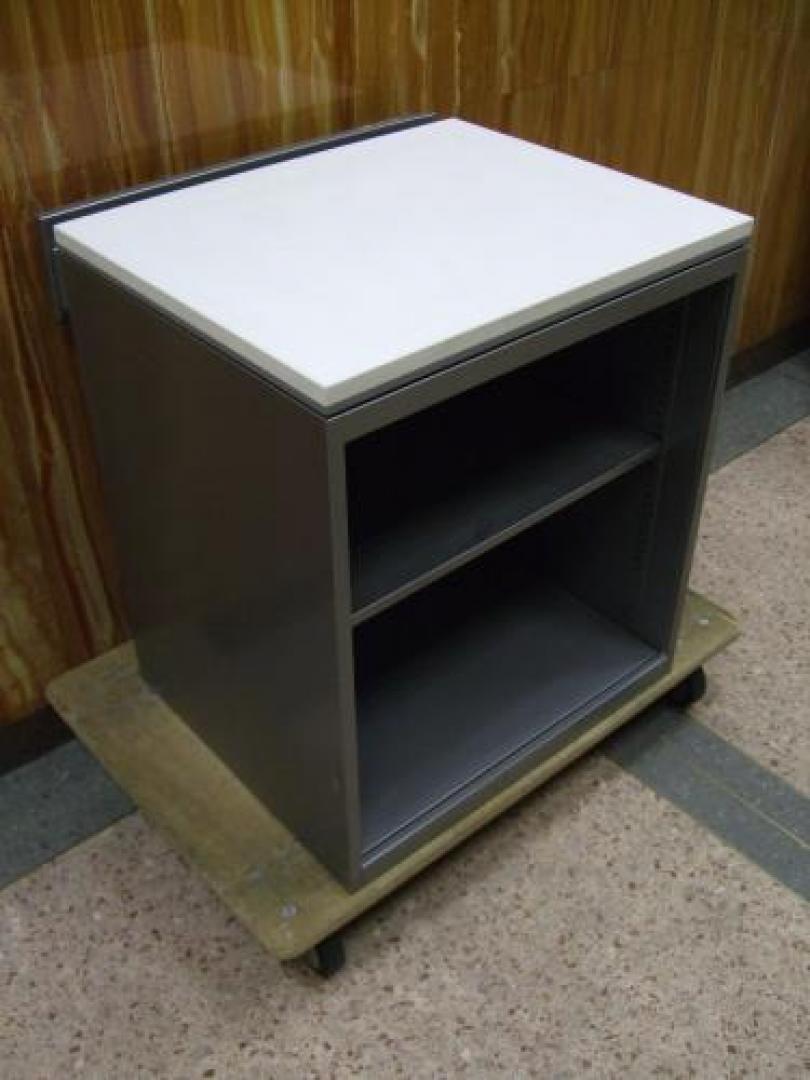 【シルバー＆ホワイト　プリンター台】収納庫やモノ入れとしても使用可能です
                                    中古
            