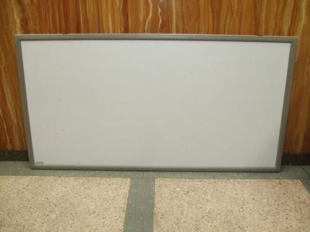 ミーティング、伝言板の必需品・・・ホワイトボード　キズありのため特価品！
                                    中古
            