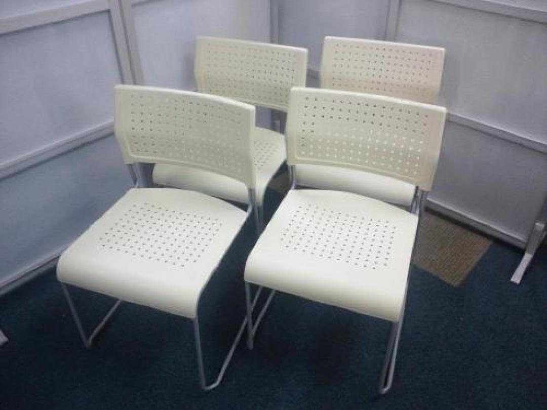 アイリスチトセ製　スタッキングチェア4脚セット【会議チェア】
                                    中古
            