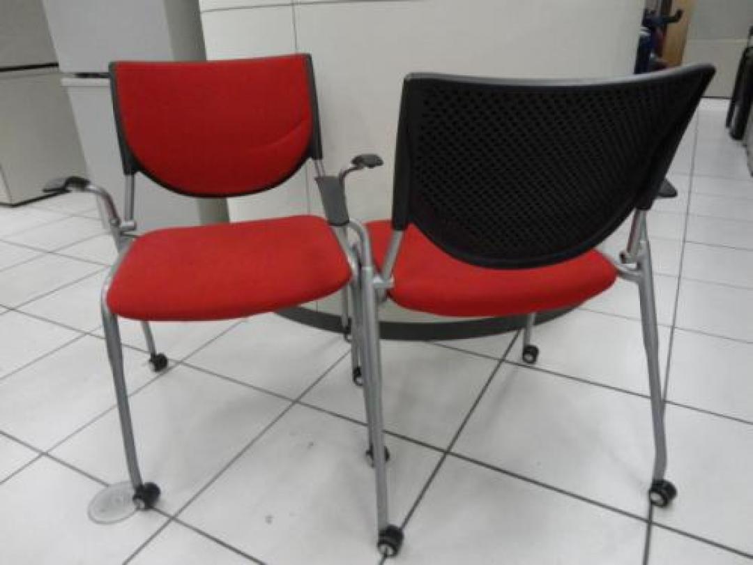 オカムラ製　スタッキングチェア　２脚セット　【セット商品】　
                                    中古
            