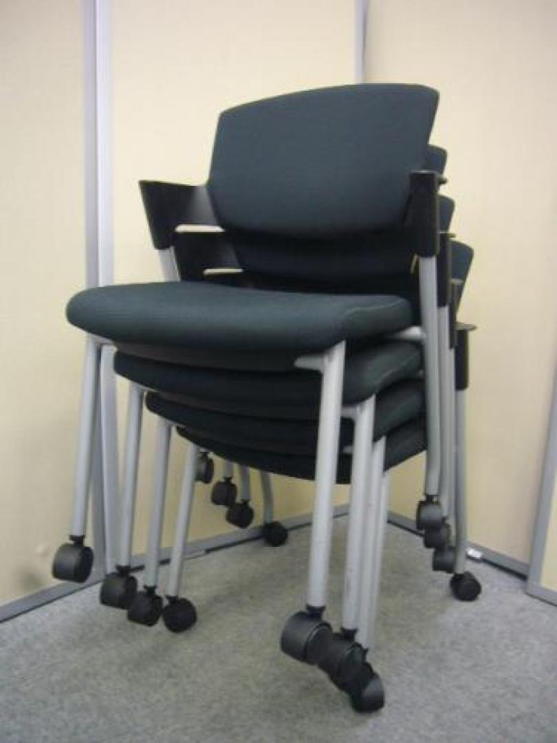 コクヨ製プロッティミーティングチェア！！快適な座り心地！人気のブラックカラー！【会議チェア】
                                    中古
            