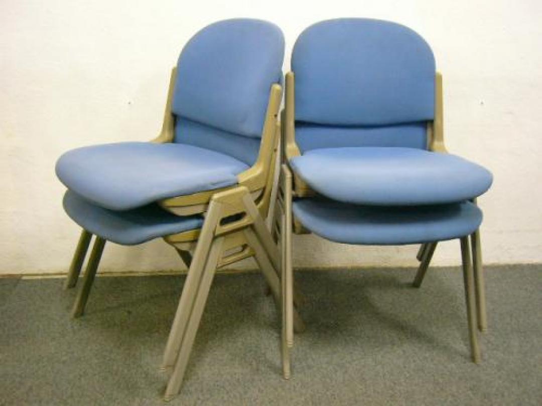 【お買い得品】スタッキングチェア4脚セット　■オカムラ　■【ぞくぞく】【セット商品】【会議チェア】
                                    中古
            