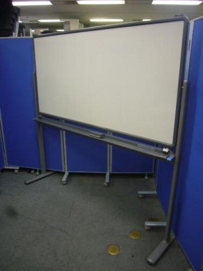 ★(片面タイプ)幅1800タイプの自立式ホワイトボード在庫一台です♪♪
                                    中古
            