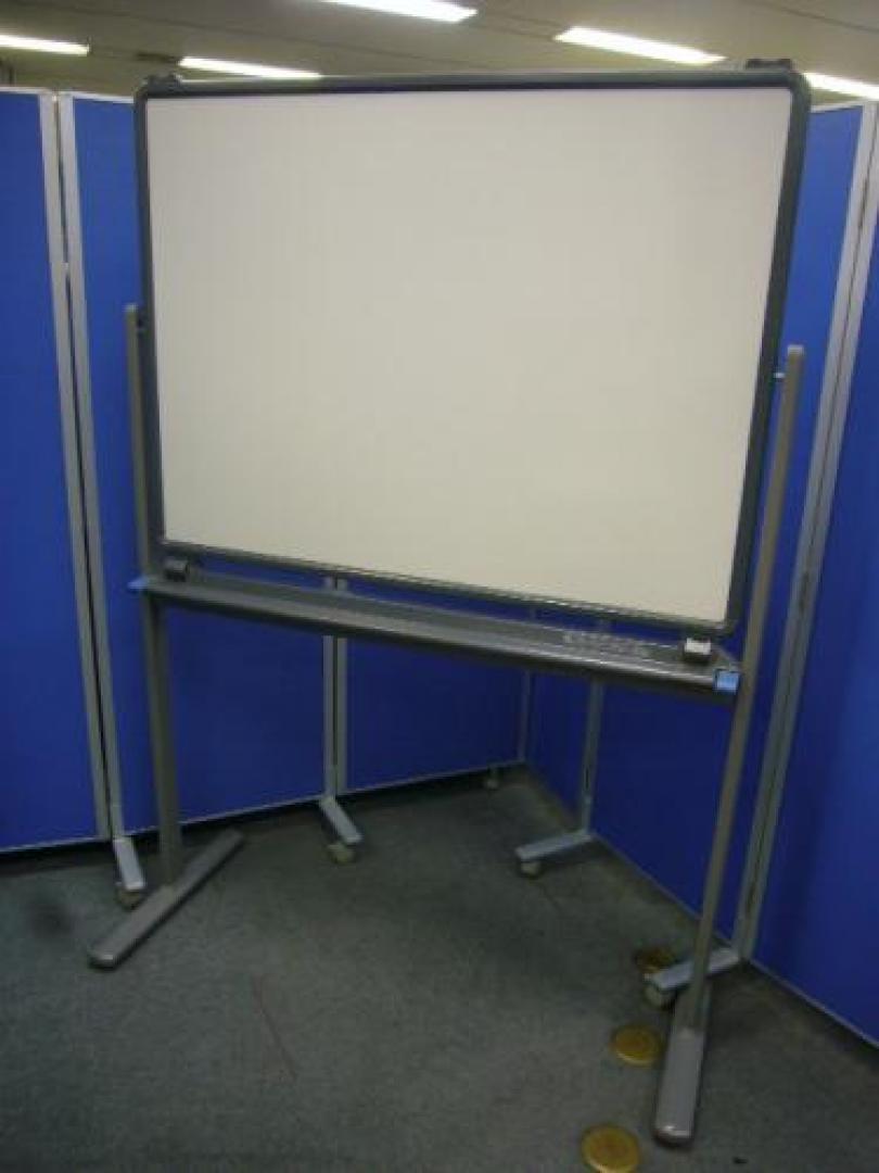 ★(片面タイプ)幅1200タイプの自立式ホワイトボード★
                                    中古
            