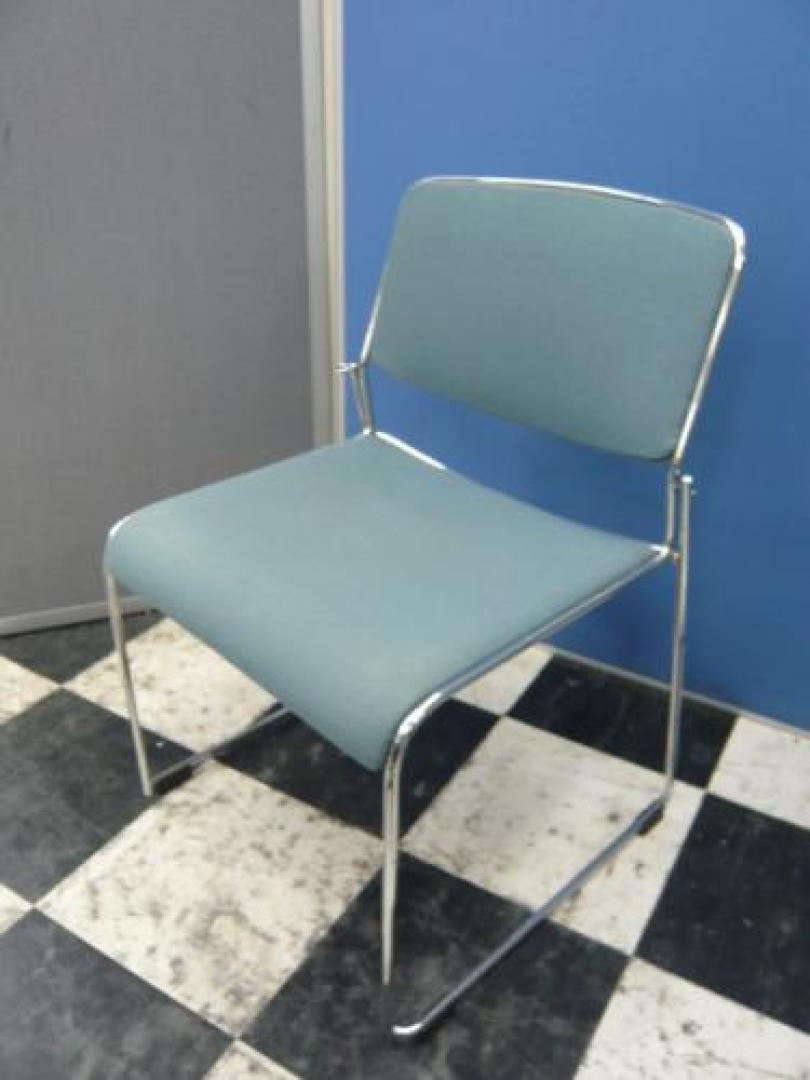 ITOKI｜スタッキングチェア■【積み重ね可能】■【おつとめ品】【会議チェア】
                                    中古
            