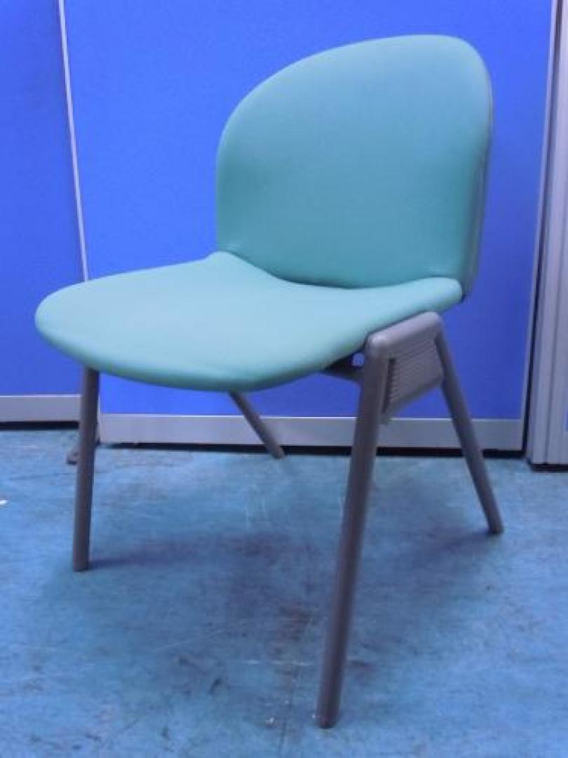 【7脚入荷！→残り３脚】KOKUYO製　スタッキングチェア　■グリーン　■まとめていかがでしょう？【会議チェア】
                                    中古
            