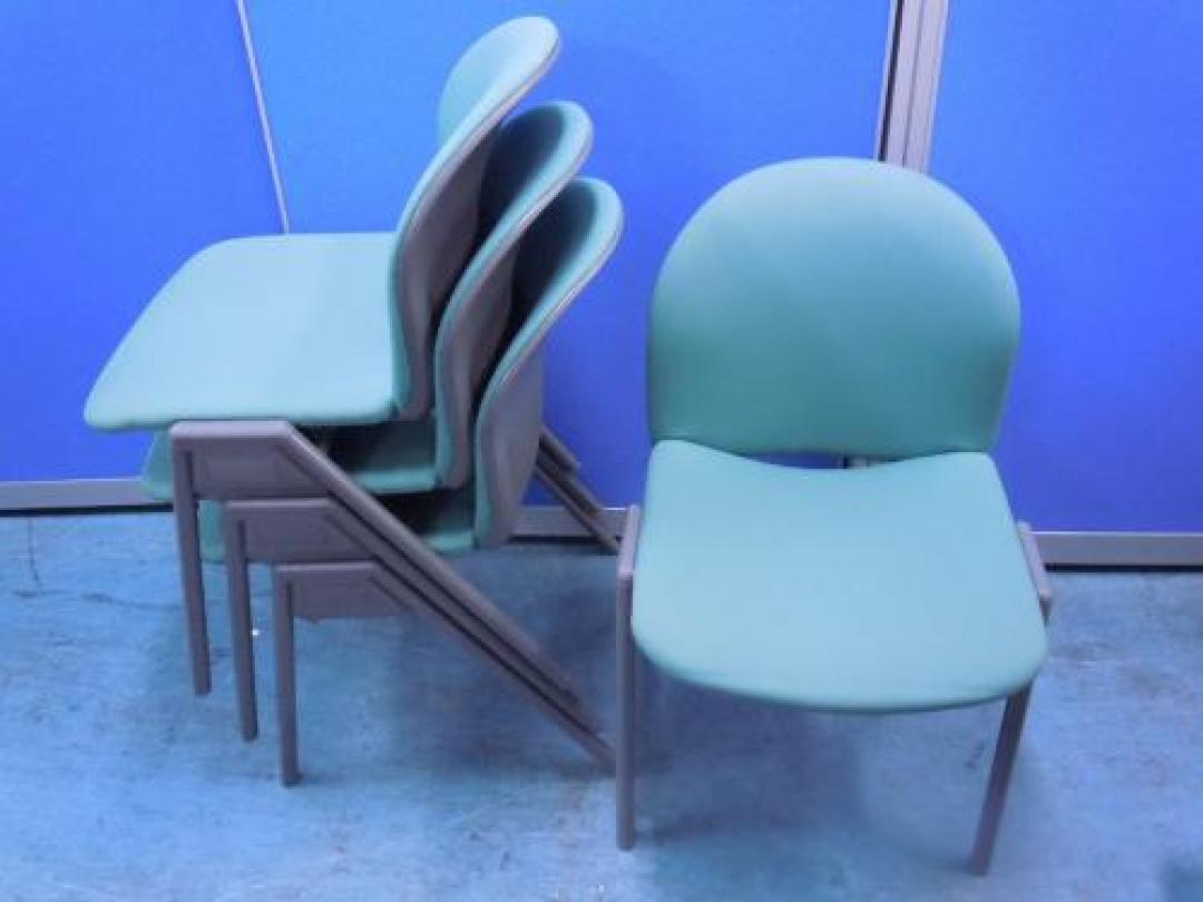 【オトクな4脚セット！1050円オトクです☆】KOKUYO製　スタッキングチェア　■グリーン　■まとめていかがでしょう？【会議チェア】
                                    中古
            