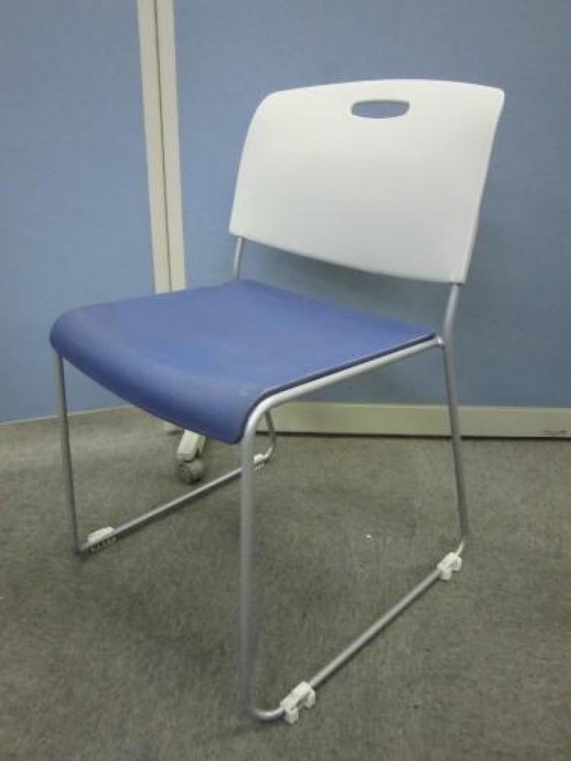 【在庫処分企画￥５２５】　内田洋行製　スタッキングチェア【会議チェア】
                                    中古
            