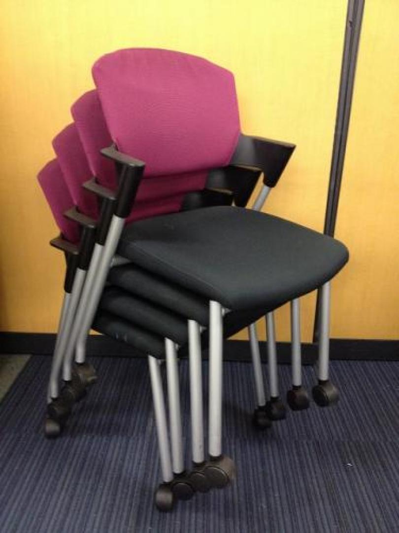 4脚セット■Protty■プロッティ■肘部分が丁度よい位置にあり<br>■身体の動きを束縛しません■<br>■グッドデザイン賞受賞商品■【会議チェア】
                                    中古
            