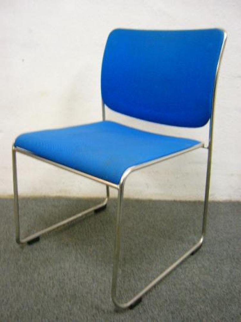 ■イトーキ　■スタッキングチェア　■ブルー色　【会議チェア】
                                    中古
            
