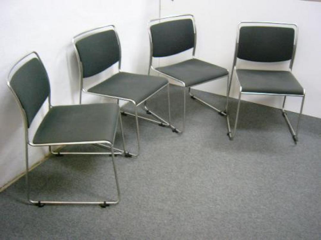 【セット商品】　■　イトーキ　■スタッキングチェア4脚セット　■ブラック色【会議チェア】
                                    中古
            