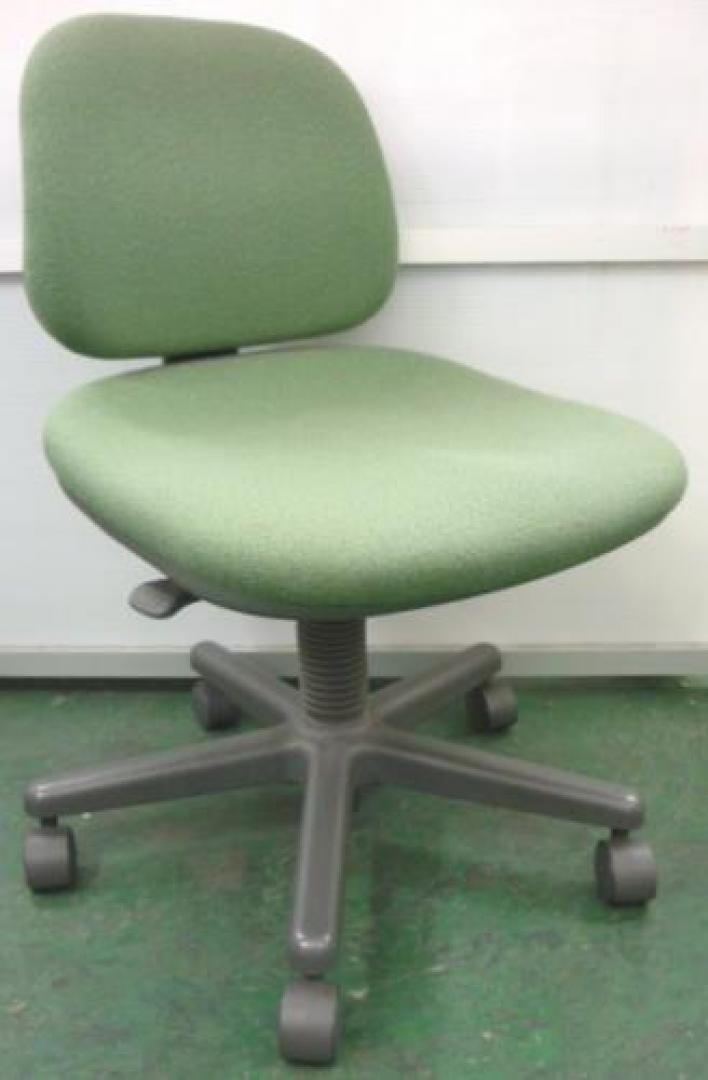 ■1脚限定特別価格■　春らしい若草色です【OAチェア】
                                    中古
            