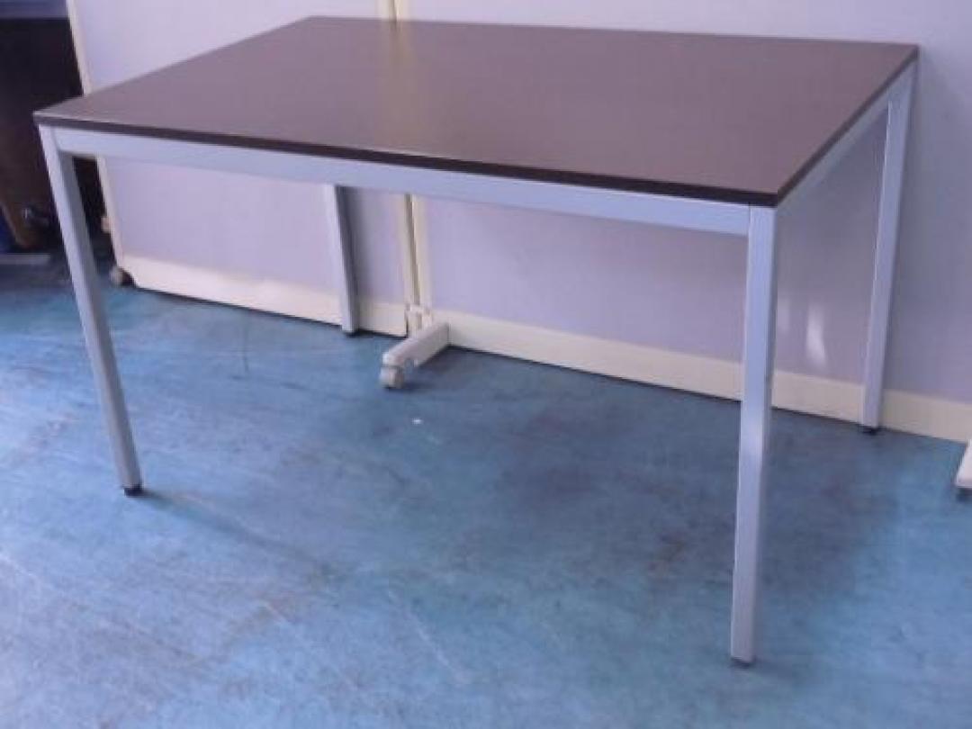 【ノーブランド品、だから安い】【1台入荷！】幅1200mmサイズ　ミーティングテーブル　ブラウン 
                                    中古
            