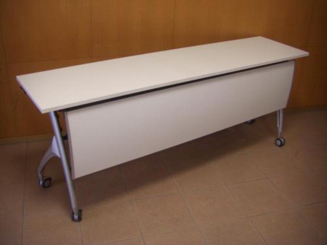 【新古品】イトーキ　サイドスタックテーブル　ホワイト　W1800なので広くご利用いただけます！中古オフィス家具、在庫数最大級！！
                                    新品
            