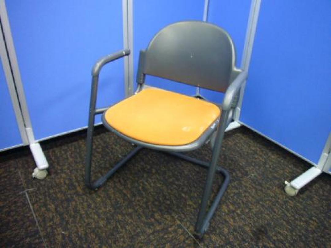 【♪使用感はございますが、まだまだ現役のミーティングチェア♪】【会議チェア】
                                    中古
            