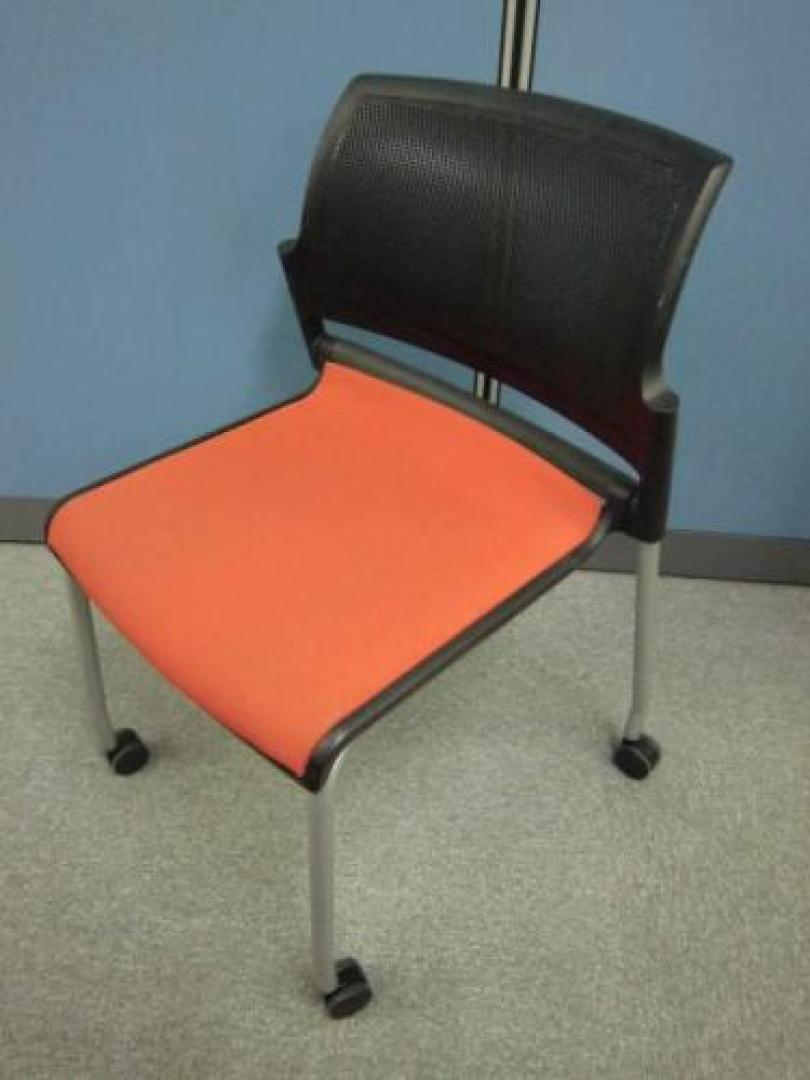 【超便利♪】　ネスティング/スタッキング兼用チェア　■内田洋行/FM-310シリーズ【ロット】【会議チェア】
                                    中古
            