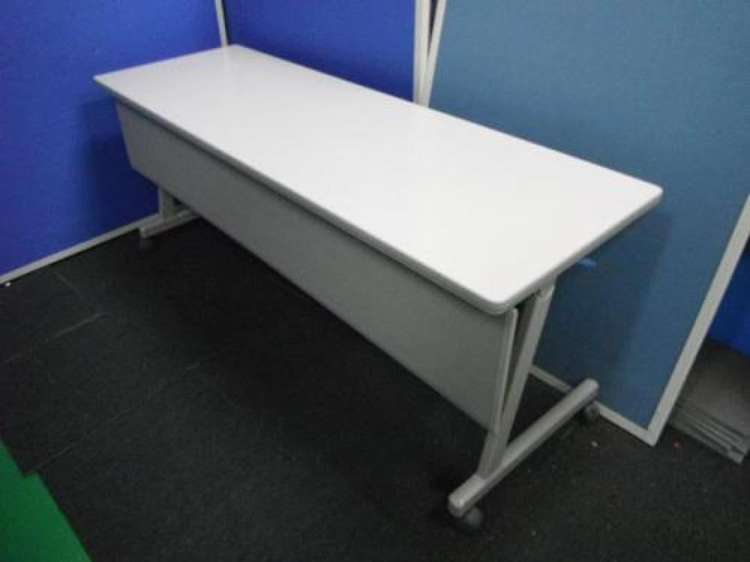 【幕板付スタックテーブル】キャスター付の為、移動+収納性に優れてます
                                    中古
            