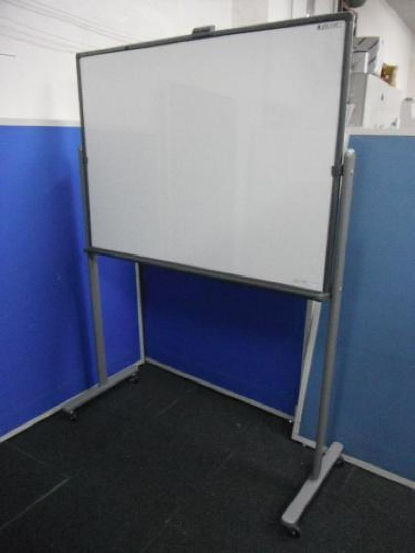 【キャスター付自立ホワイトボード】会議の必須品！お手軽な片面式！
                                    中古
            