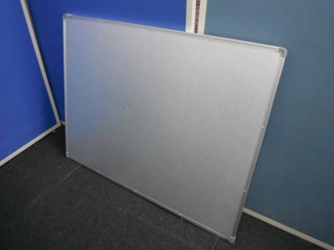 【壁掛けホワイトボード】無地タイプです
                                    中古
            