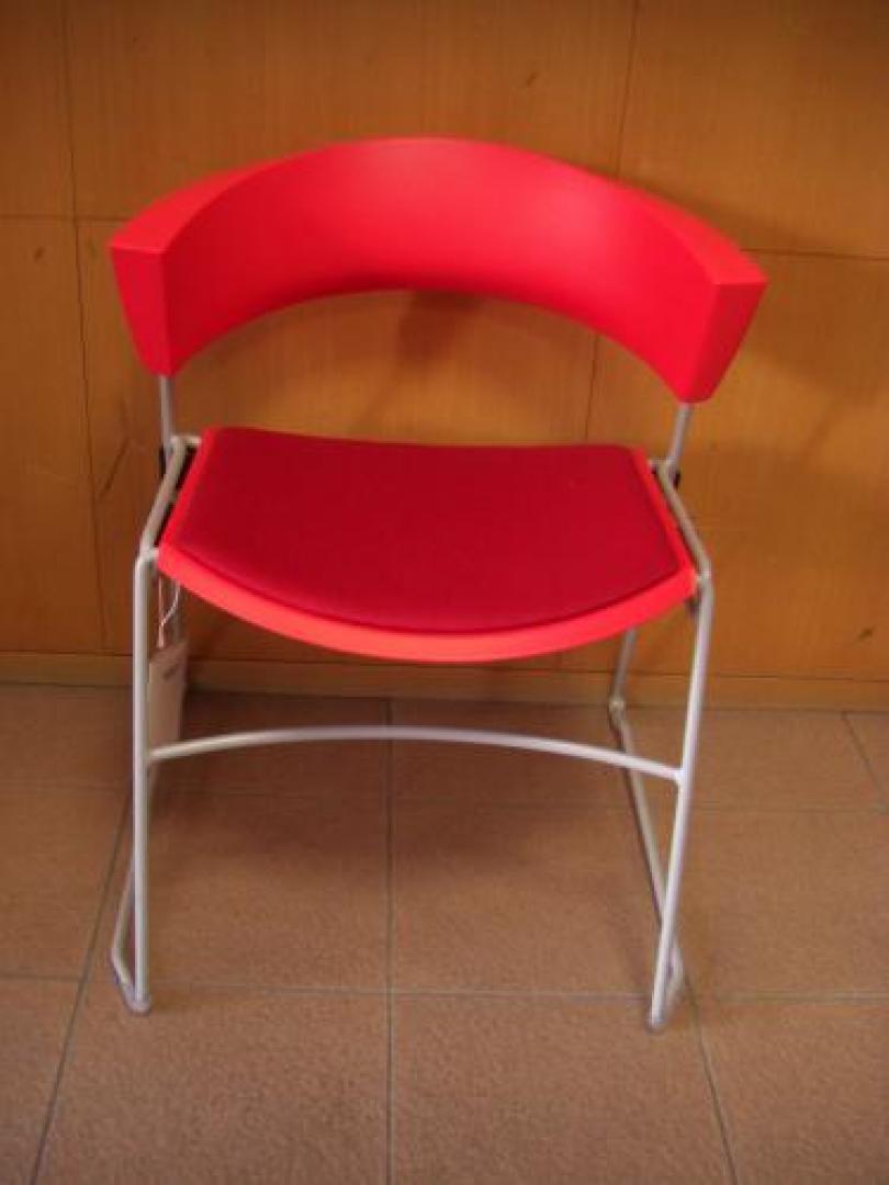 【新古品】イトーキ　12（トウェルブ）チェアー　レッド　【会議チェア】
                                    新古品
            