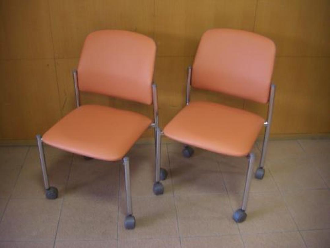 【セット商品】ミーティングチェアー　2脚セット　イトーキ製新古品　ビニールレザー製　【会議チェア】
                                    新古品
            