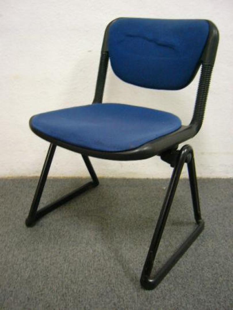■イトーキ　■スタッキングチェア　■ななななんと、一脚1050円!!【会議チェア】
                                    中古
            