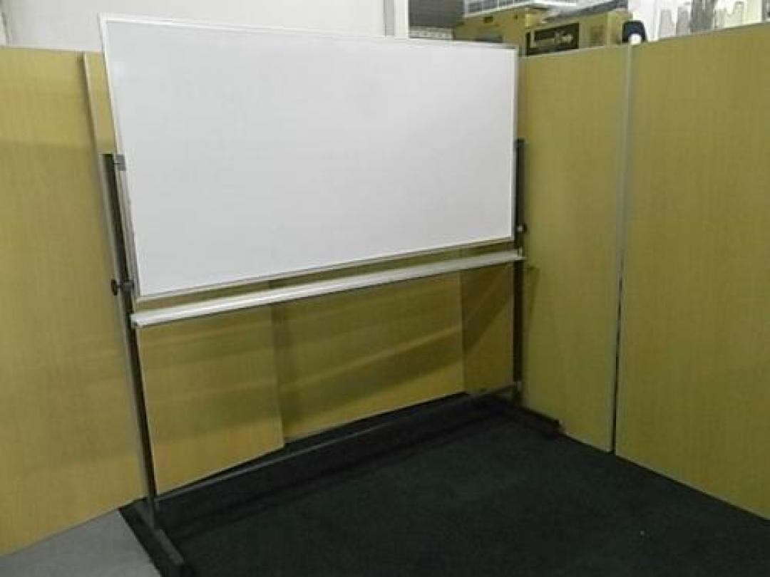 【会議室のお供に】■ホワイトボード　両面タイプ　■幅1800ｍｍ
                                    中古
            