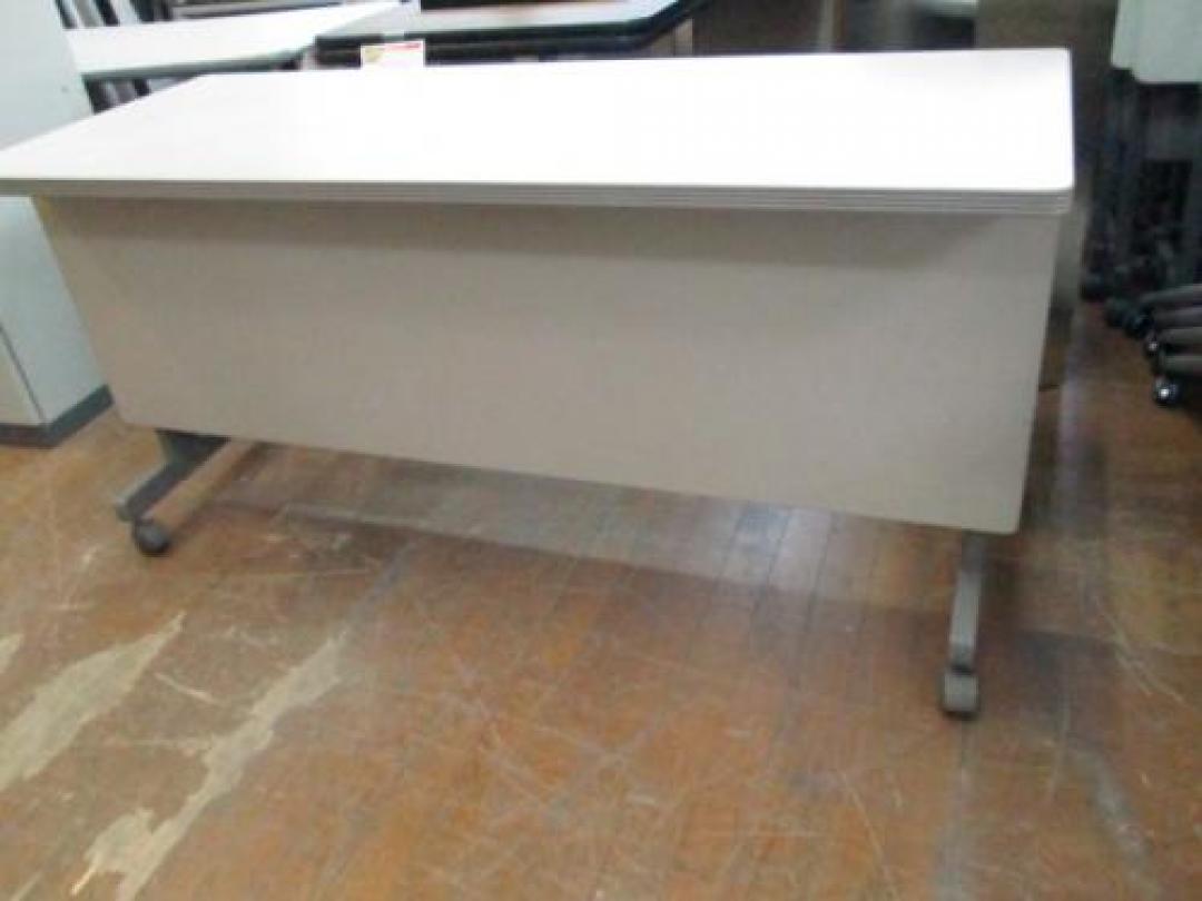 ☆★　サイドスタックテーブル　幕板付　1560　☆★
                                    中古
            