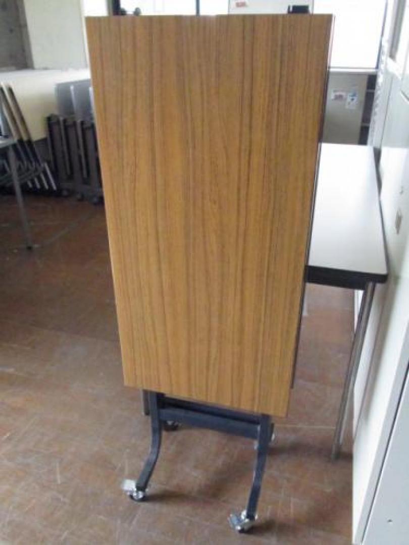 ☆★　イトーキ　中折れテーブル　1845　☆★
                                    中古
            