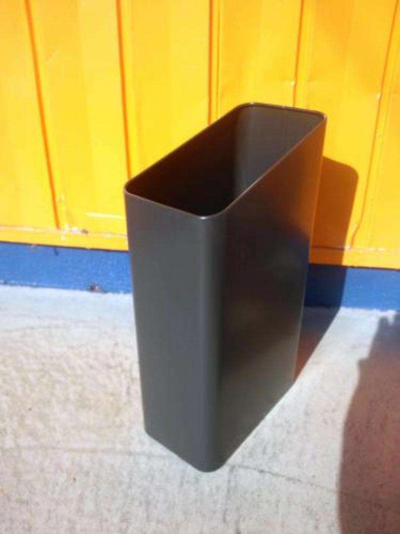 オカムラ製　ダストボックス　
                                    中古
            