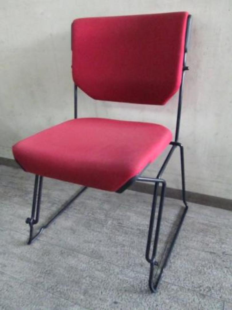 イトーキ　スタッキングチェア　レッド　3脚入荷　【会議チェア】
                                    中古
            