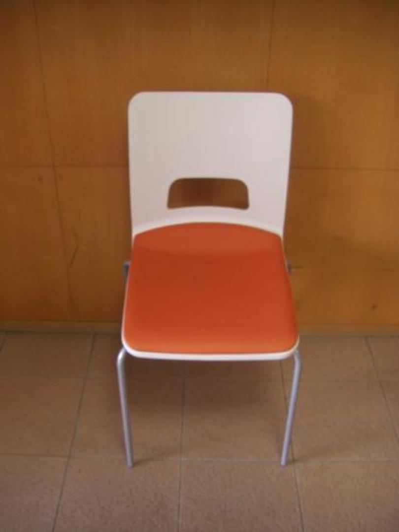 ■イトーキ 新古品ミーティングチェアー■ 単品だからどこにでも使えます。【会議チェア】
                                    新古品
            