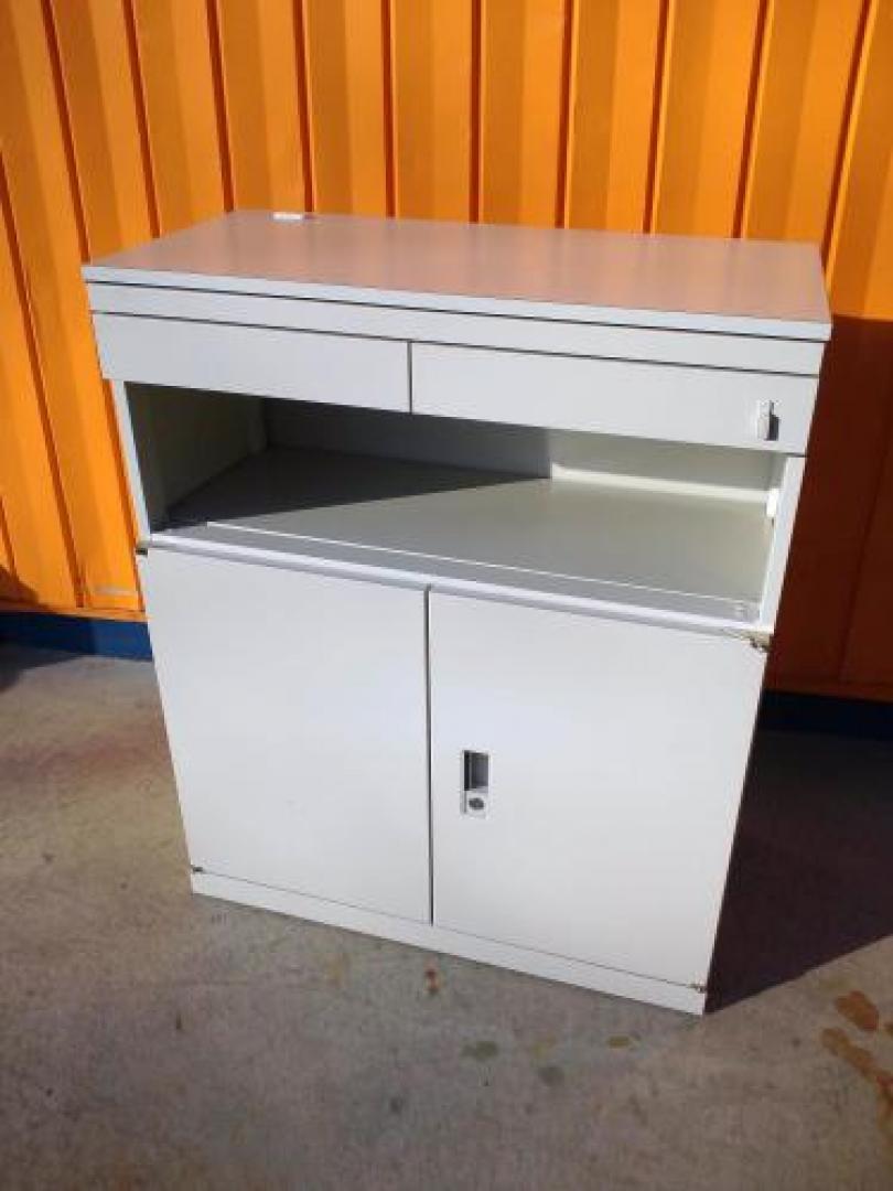 オカムラ製　キッチンキャビネット入荷　給湯室に如何ですか？
                                    中古
            