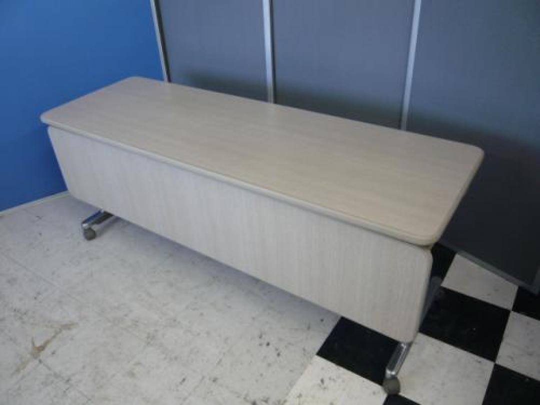 ■オカムラ製■幕板付きスタックテーブル■W1800タイプ
                                    中古
            