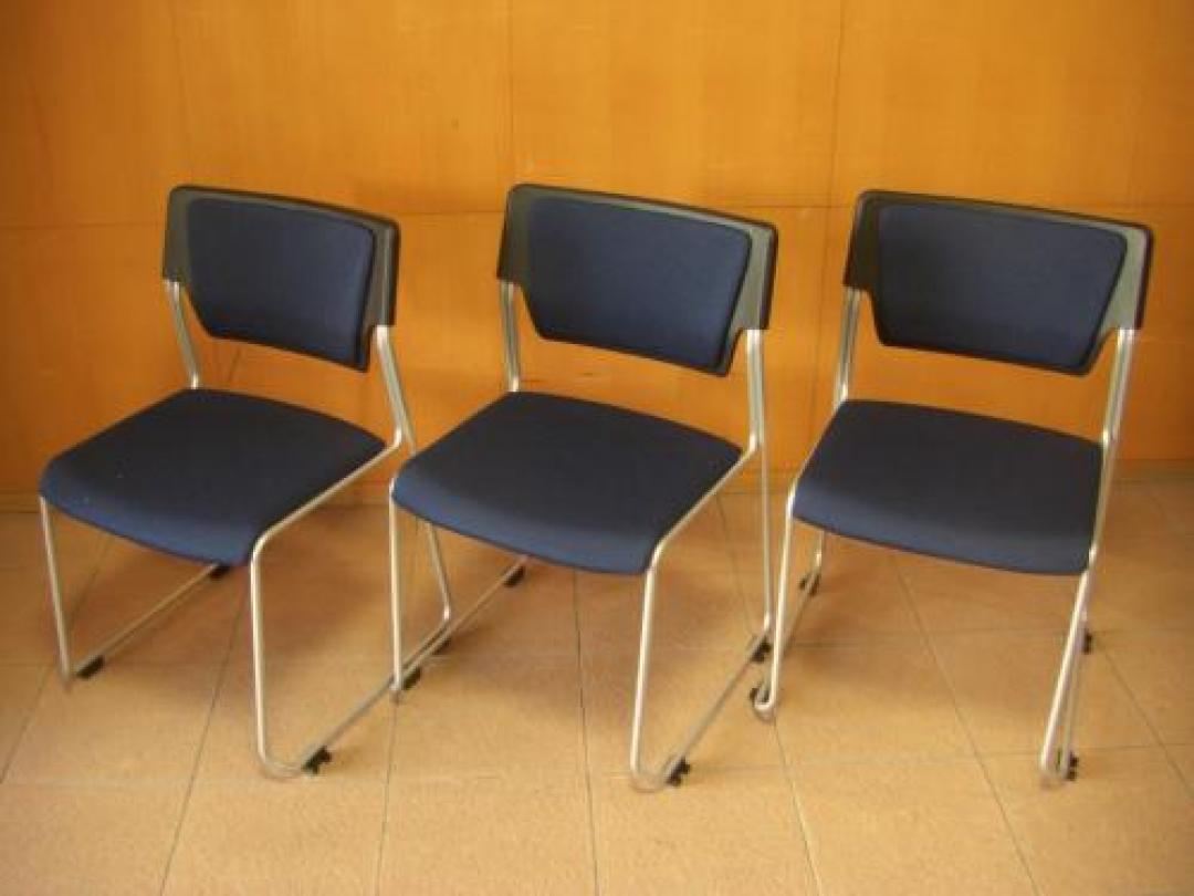 セット商品　３脚セット　スタッキングチェアー　エントランス、会議室等ご利用場所は多種多様！お問い合わせください。【会議チェア】
                                    新古品
            