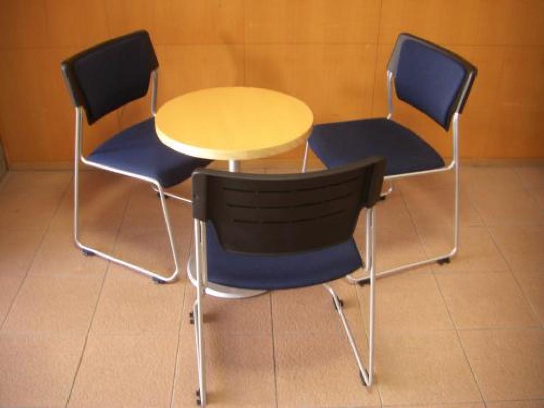 セット商品　テーブル　チェアー3脚セット【会議チェア】
                                    中古
            