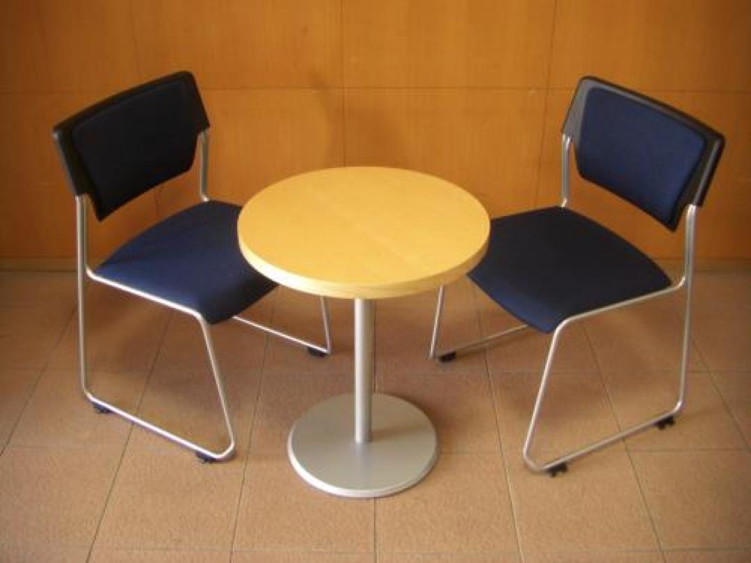 セット商品　２脚セット　スタッキングチェアー＋丸テーブル　エントランス、会議室　ご利用場所は多種多様！【会議チェア】
                                    新古品
            