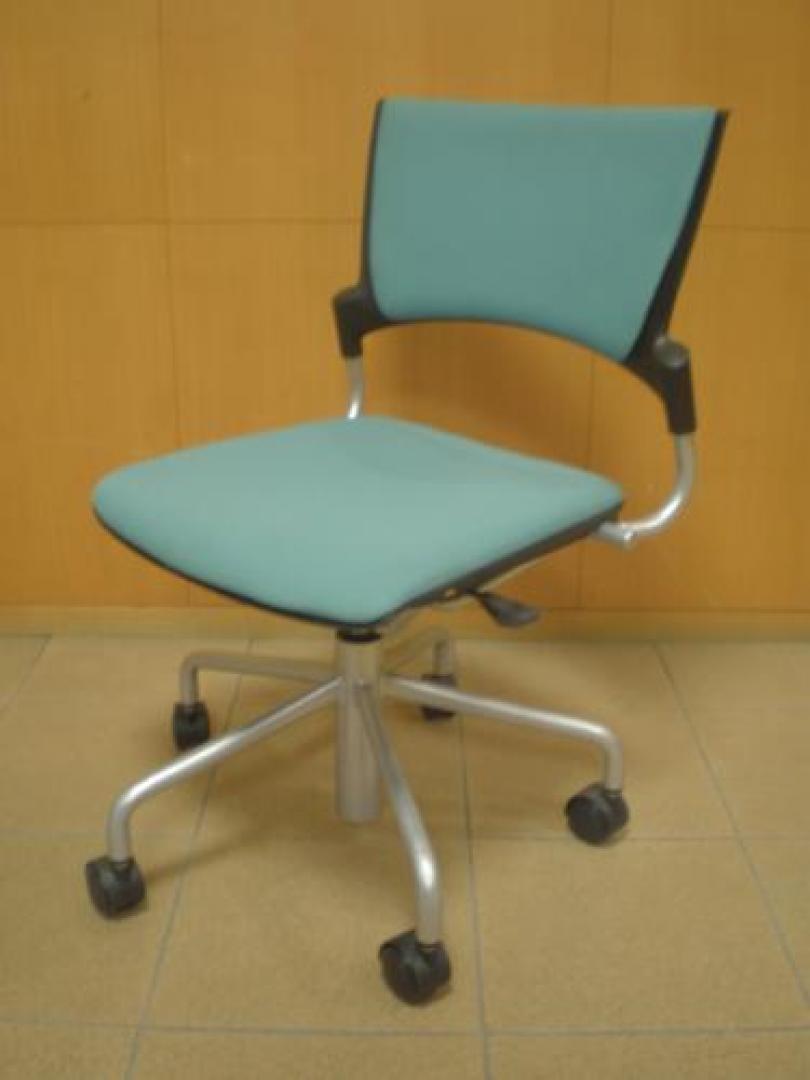 イトーキ製　【ITOKI】　ミーティングチェアー　マノスチェアー　キャスター付き　グリーン【会議チェア】
                                    中古
            