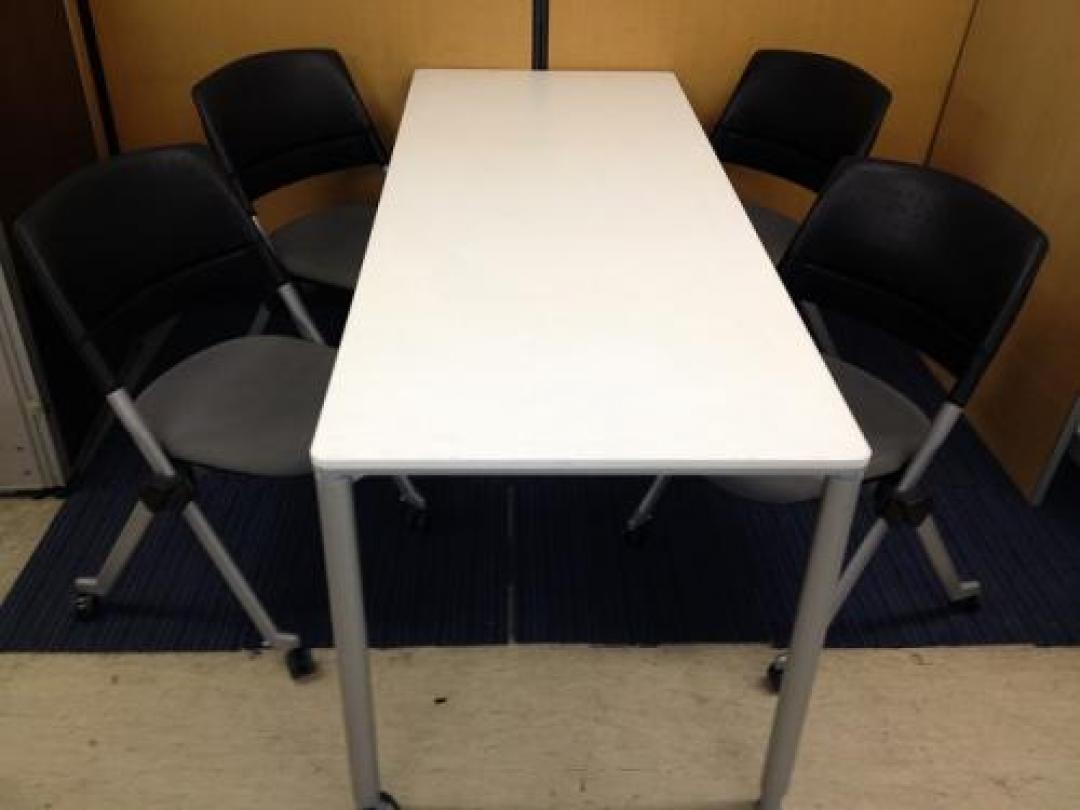 2/5在庫情報■お得！ミーティングチェア４脚とテーブルの【セット商品】【会議チェア】
                                    中古
            