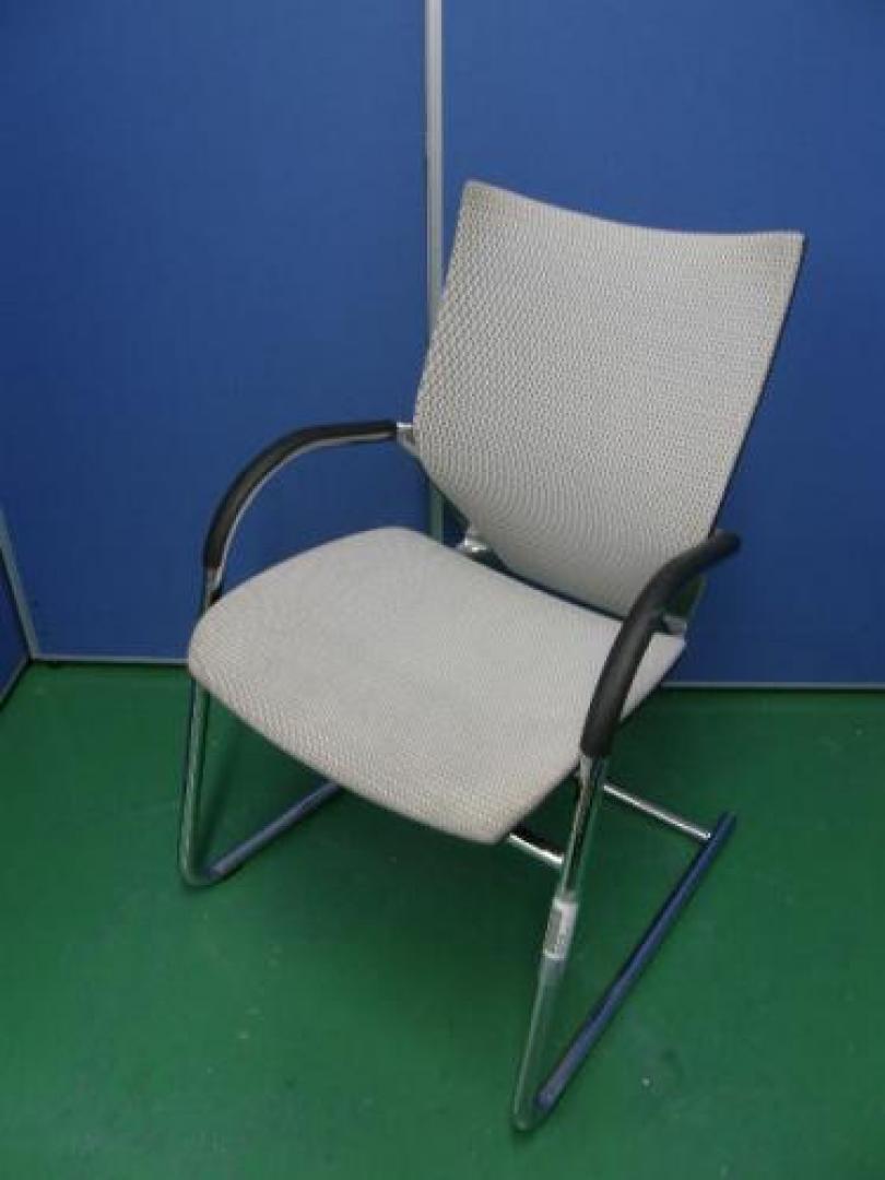 【バロン】【ゲストチェア】オカムラ製ＢＡＲＯＮ(バロン)シリーズ〜 ゲストチェア◆通常21,000円⇒13,650円(税込)までお値下げ!!【会議チェア】
                                    中古
            