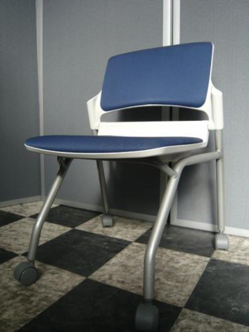 ■内田洋行製■ネスティングチェア■【たたんで収納可能】【会議チェア】
                                    中古
            