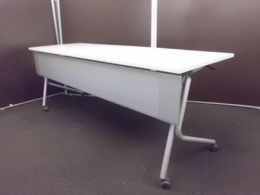 【￥８.４００　残り１点特価シリーズ】　オカムラ製　Ｗ１８００スタックテーブル　　■　状態良好
                                    中古
            