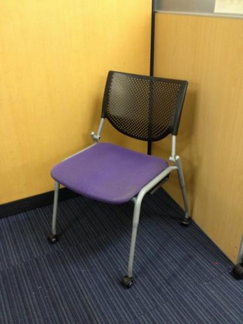 5/30在庫情報■クリーニング済み■キャスター付き■ミーティングチェア■重ねて収納可能■<br>シリーズ名：プロスタック【会議チェア】
                                    中古
            