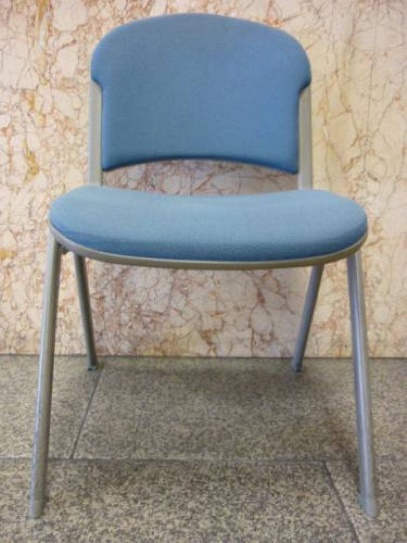 【内田洋行製】スタッキングチェア　■ブルー■　使わないときは重ねて収納！【会議チェア】
                                    中古
            