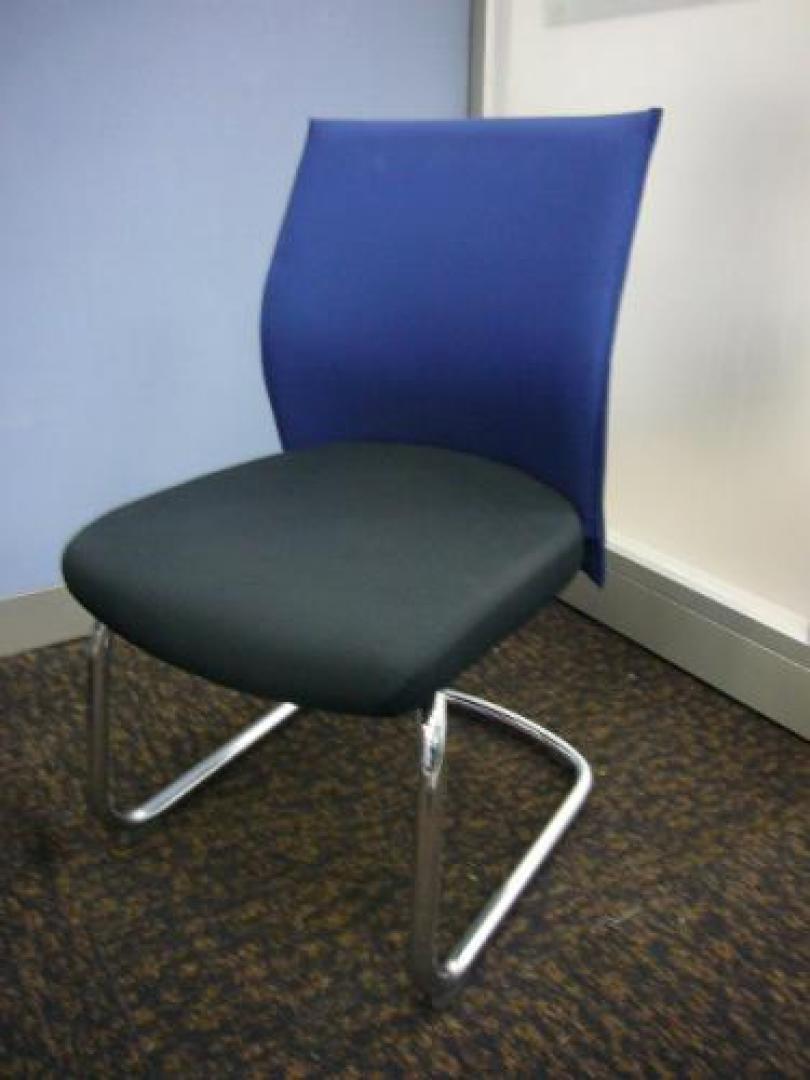 コクヨ製エクサージュチェア！稀少品です！！座り心地抜群！状態良好品！錦糸町店に3色ございます！【会議チェア】
                                    中古
            