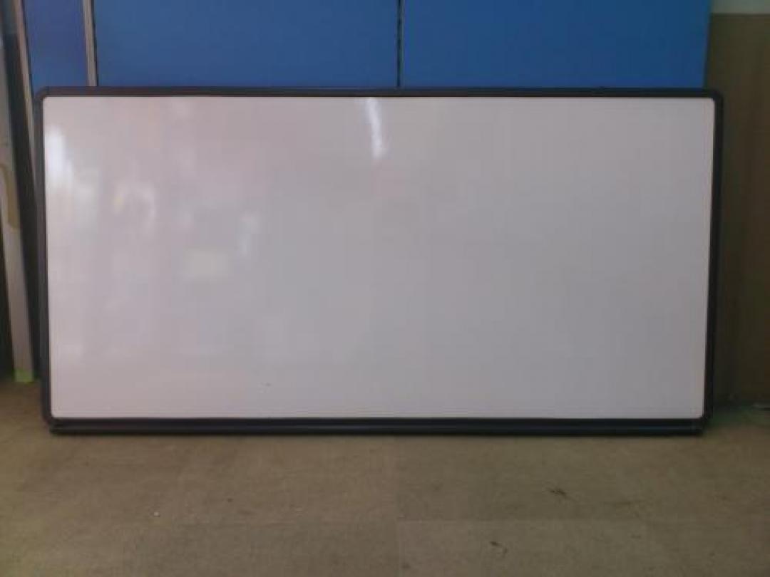 ■壁掛けホワイトボード　■W1800
                                    中古
            