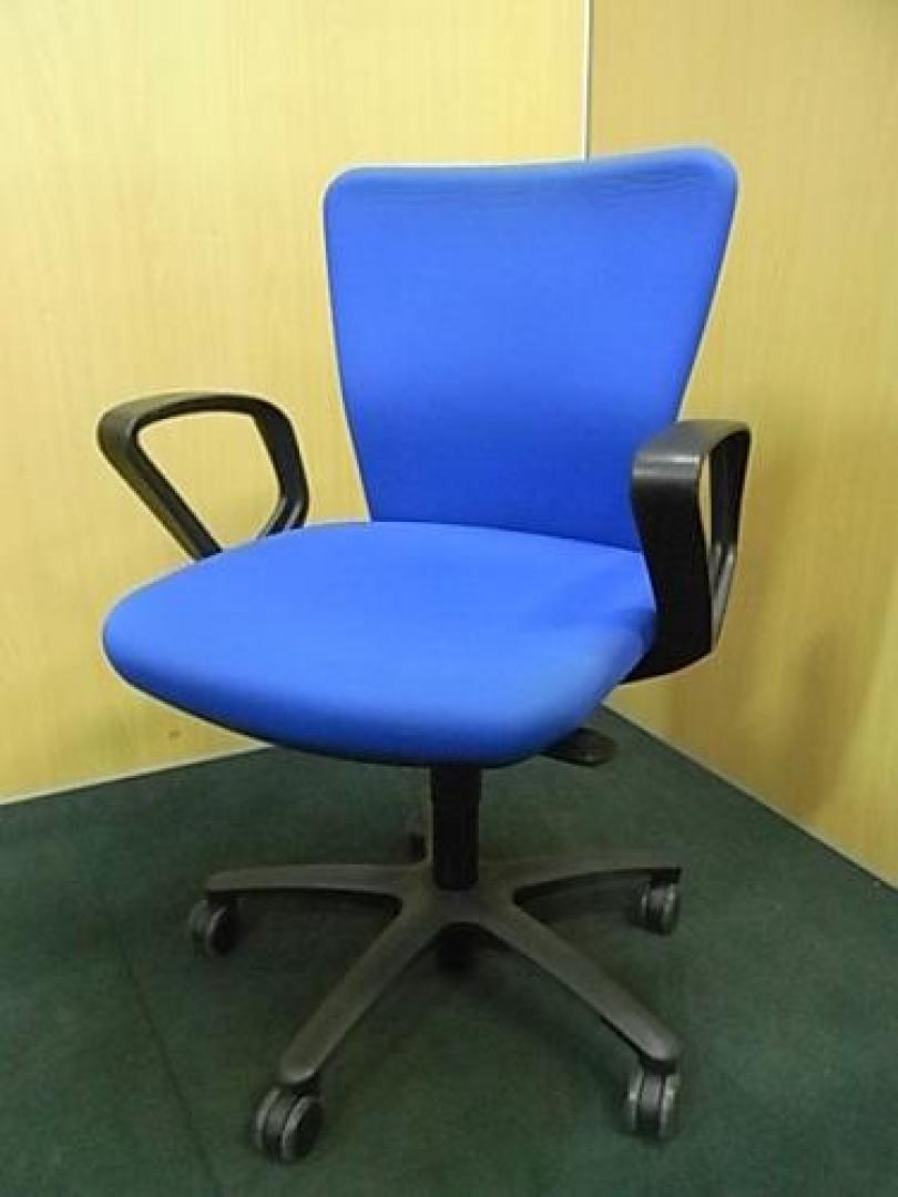 【状態良好！】【２０脚以上揃います！】■岡村製作所■カロッツァチェア■肘付きローバック■ブラックシェル【OAチェア】
                                    中古
            