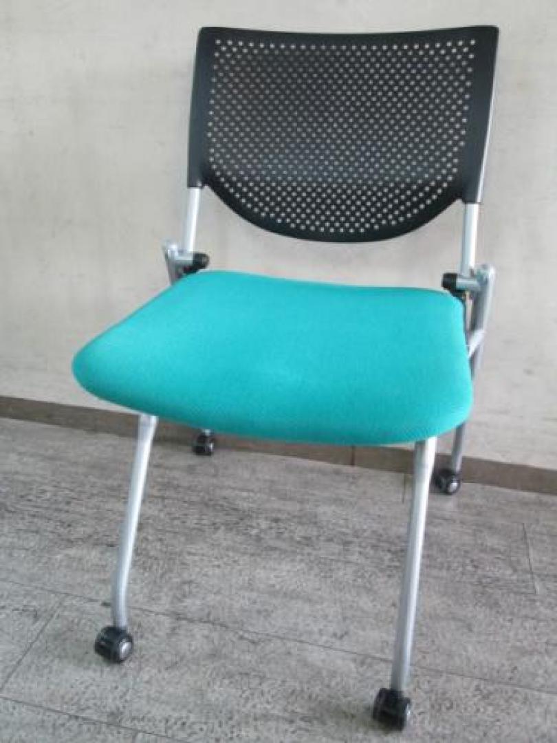 オカムラ　ネスティングチェア　プロスタック　グリーン　プレーンタイプ　オフィスチェアー【会議チェア】
                                    中古
            