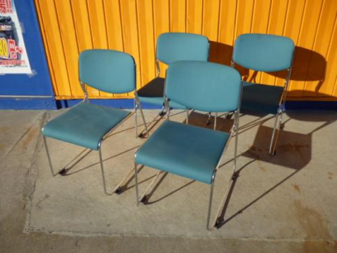 ◇スタッキングチェアー４脚セット◇コンパクトに！シンプルに！収納可能です☆【会議チェア】
                                    中古
            